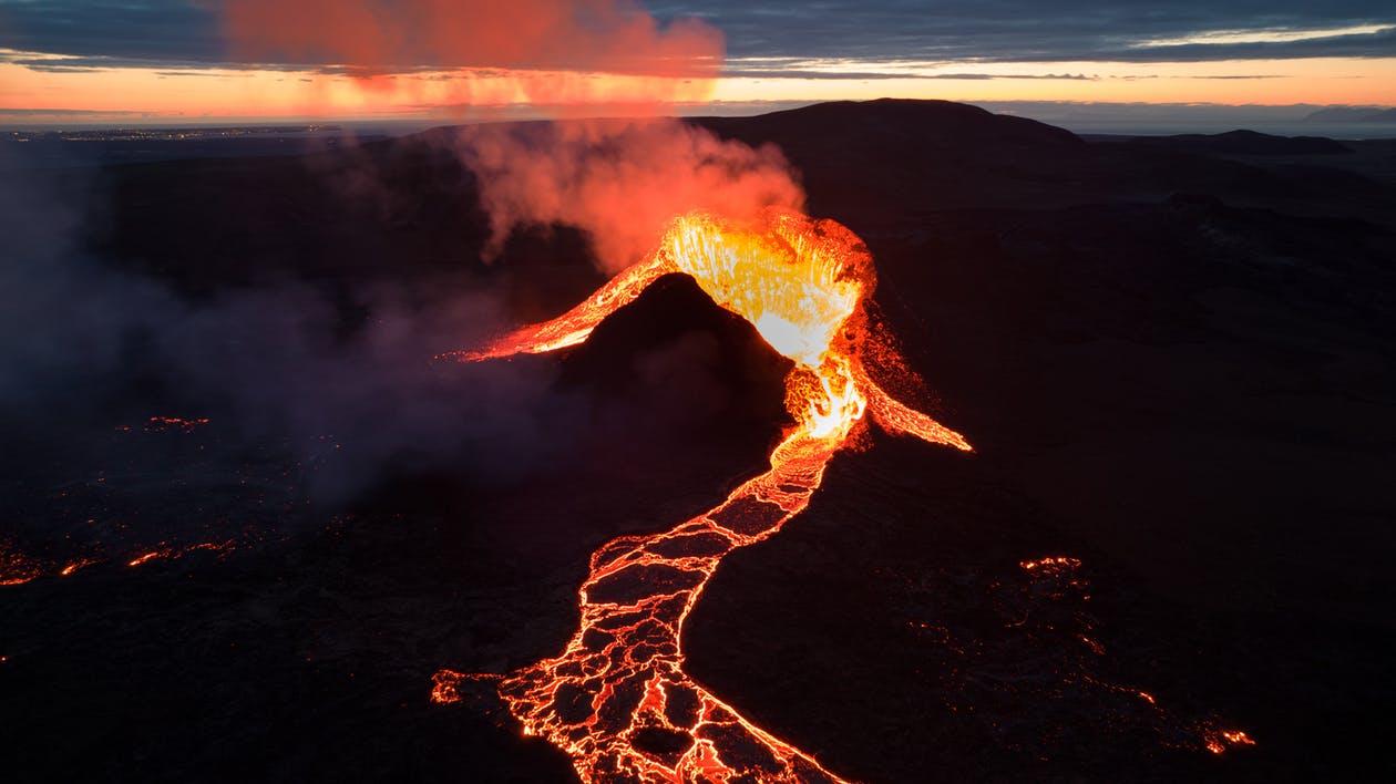 Memahami Gejala Vulkanisme, Erupsi dan Bentuk Gunung Berapi