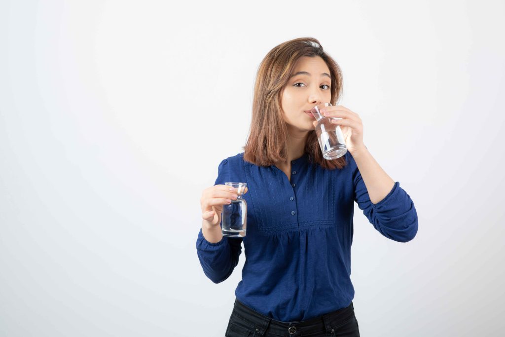 5 Manfaat Minum Air Putih Untuk Kesehatan Tubuh